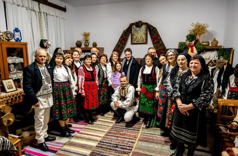 Nicușor Dan și-a petrecut noaptea de Crăciun în satul bunicilor, Ileni: Foaie verde de trifoi, Președintele-i la noi