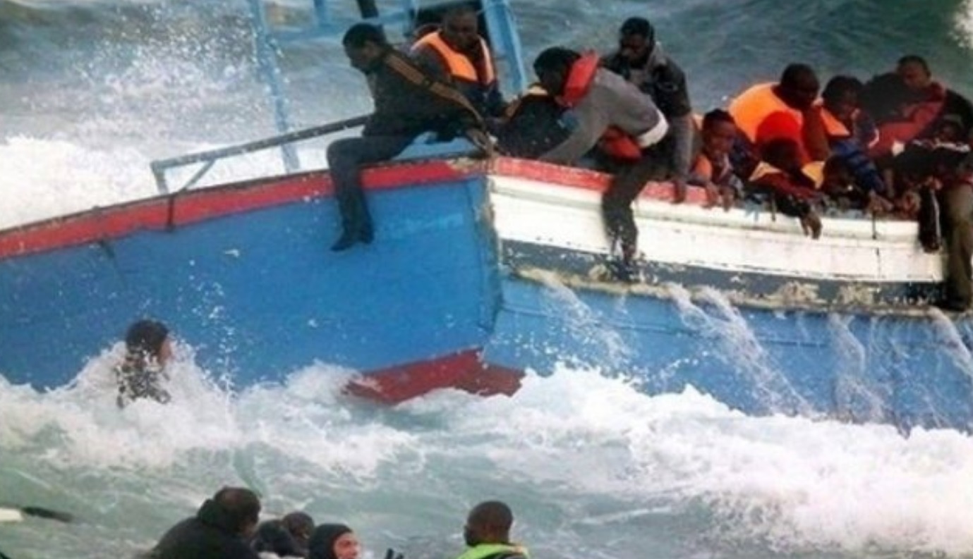 O barcă cu migrați, naufragiată în apele insulei Creta: 18 migranți au murit