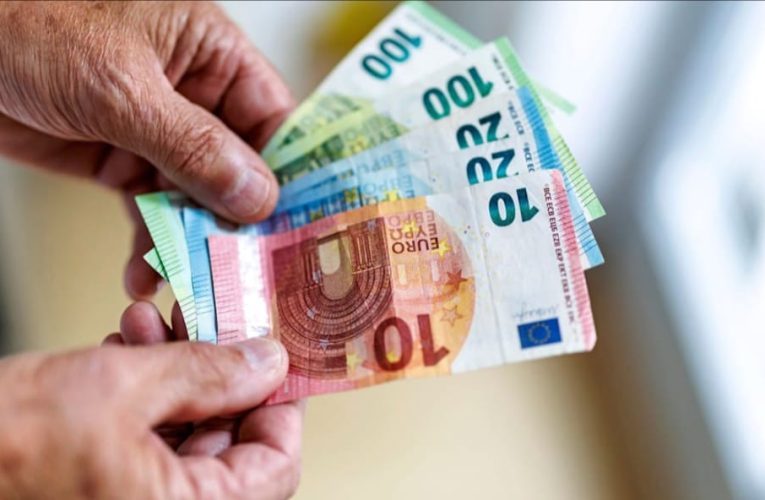 O țară în care lucrează sute de mii de români discută creșterea vârstei de pensionare