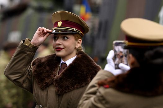 Parada militară de 1 Decembrie. Programul evenimentelor din capitală / Liderii politici au început să ajungă la Arcul de Triumf