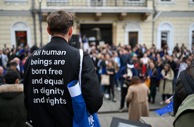 Paradoxul care polarizează societatea: Este democrația mereu despre adevăr?