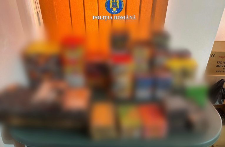 Percheziții în Dâmbovița: Polițiștii au găsit aproape o tonă de petarde și artificii