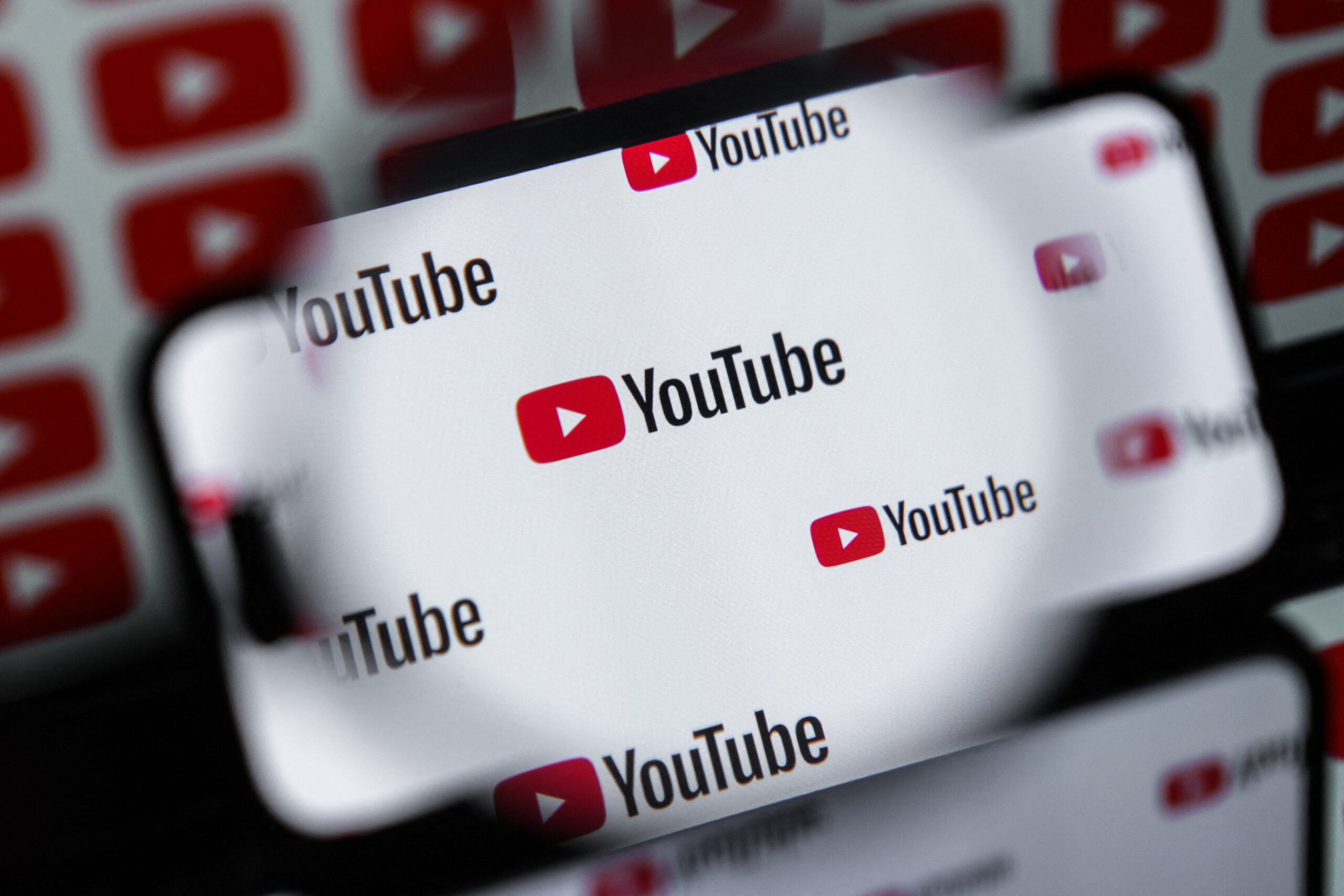 Peste 20% dintre videoclipurile afișate noilor utilizatori YouTube sunt generate cu ajutorul AI