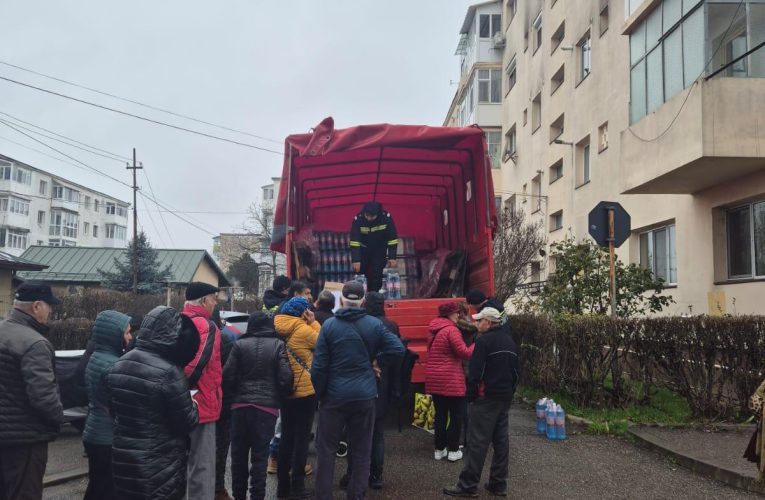 Peste 540.000 de litri de apă au fost distribuiți deja în Prahova și Dâmbovița