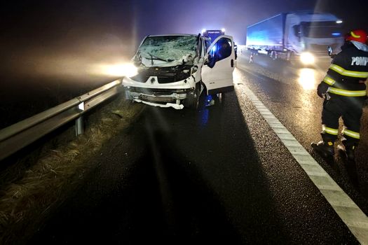 Plan Roșu activat pe A1: 12 persoane, inclusiv patru minori, implicate într-un grav accident rutier