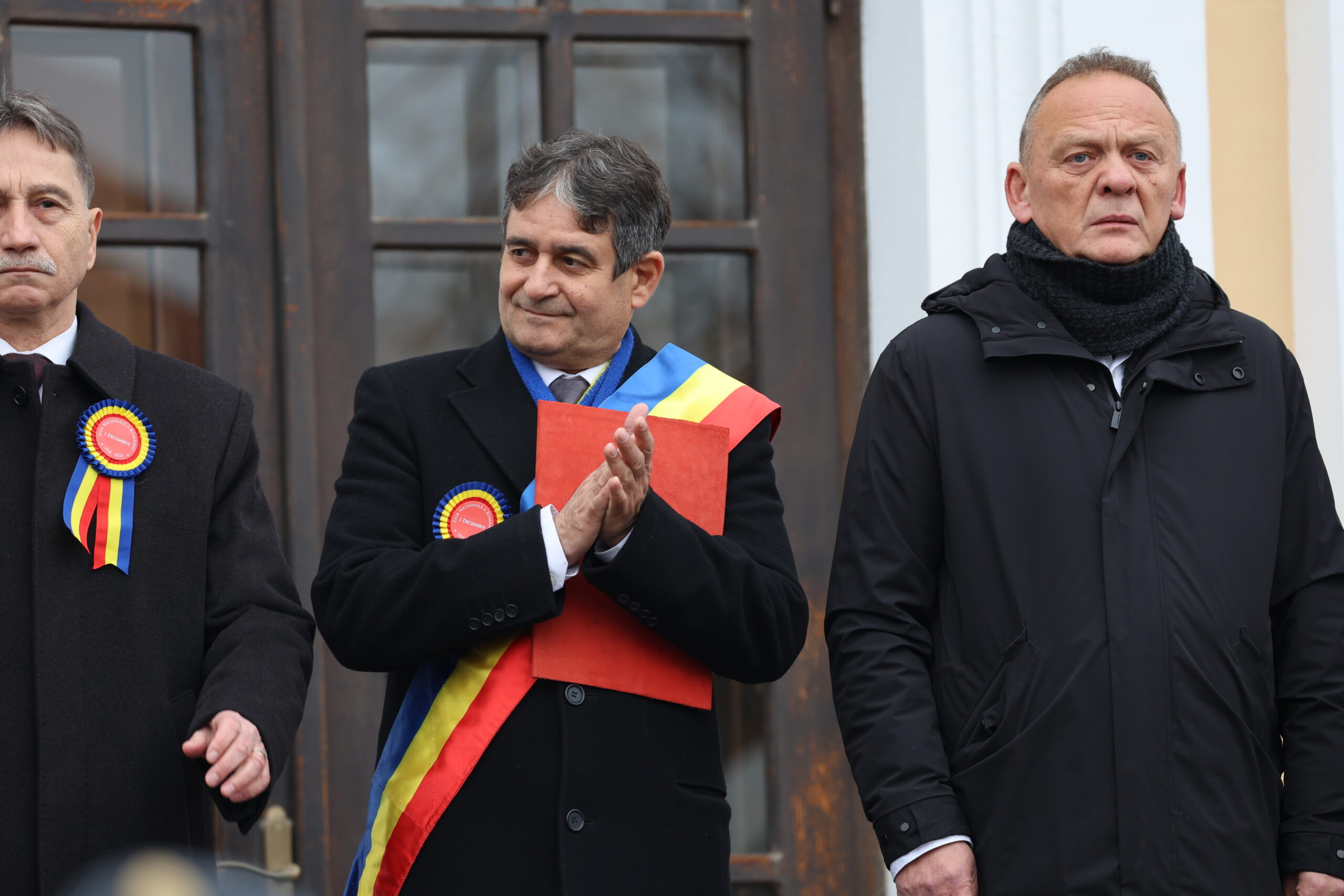 Primarul din Alba Iulia reacționează după huiduielile de la festivități: Organizatorii nu vor mai primi de Ziua Naţională aprobare să facă manifestări