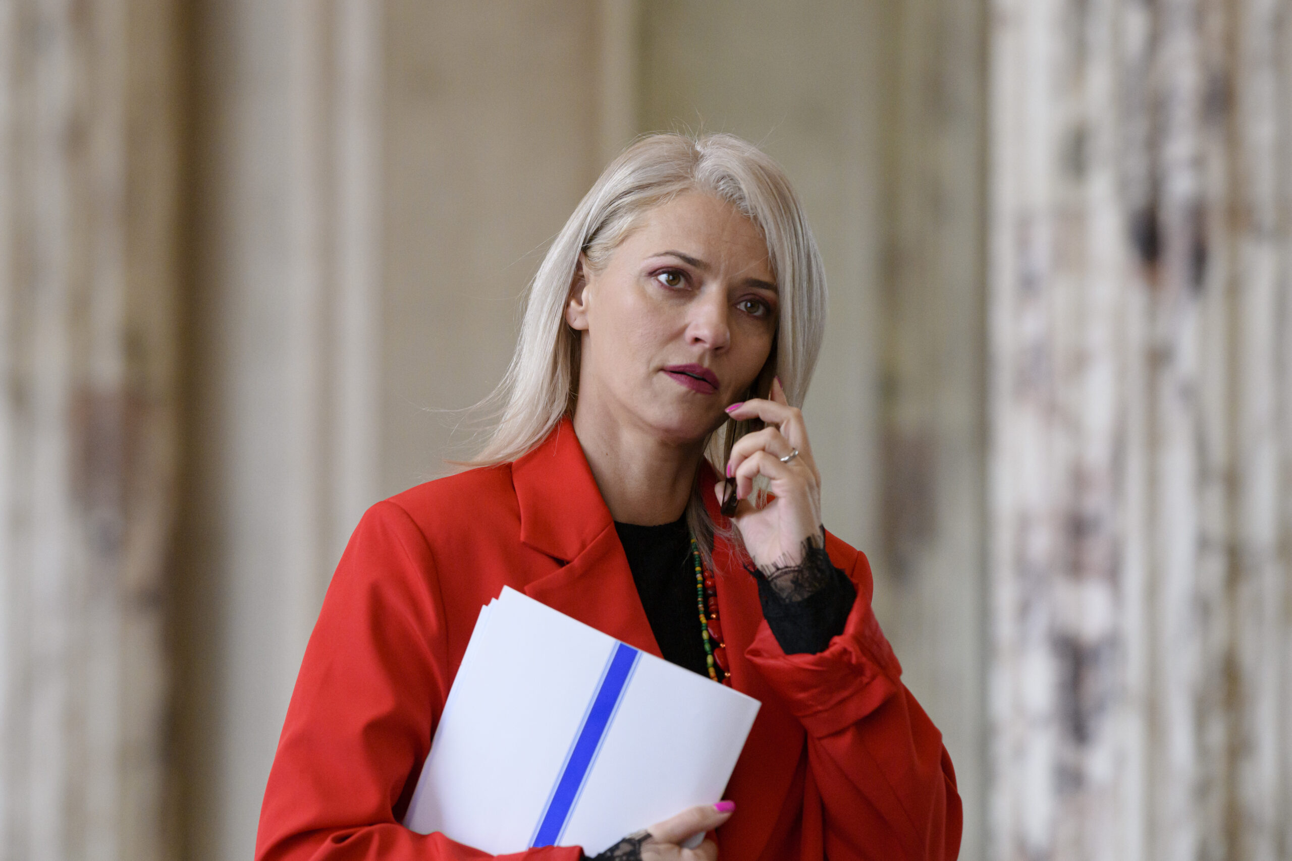 Proiect de lege: Neplata pensiei de întreținere va fi anchetată din oficiu ca violență economică