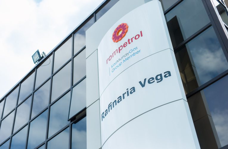 Rompetrol ar urma să închidă temporar cele două rafinării ale sale, Petromidia și Vega. Cât va dura măsura și ce a determinat-o