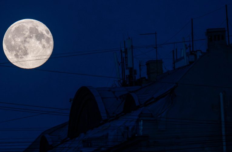 Rusia intenționează să construiască o centrală nucleară pe Lună până în 2036