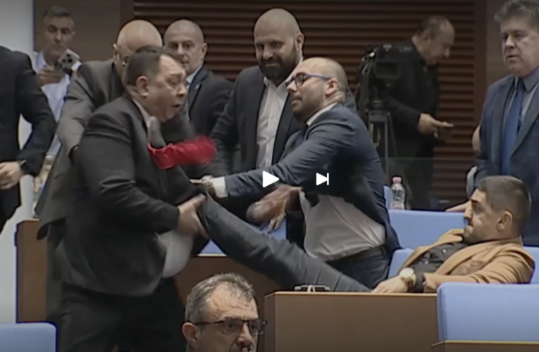Scandal și violențe în Parlamentul din Bulgaria la dezbaterea bugetului de stat