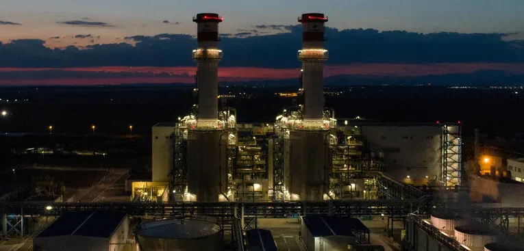 Ședință la Ploiești. Măsuri adoptate pentru evitarea opririi activității la Rafinăria OMV Petrom