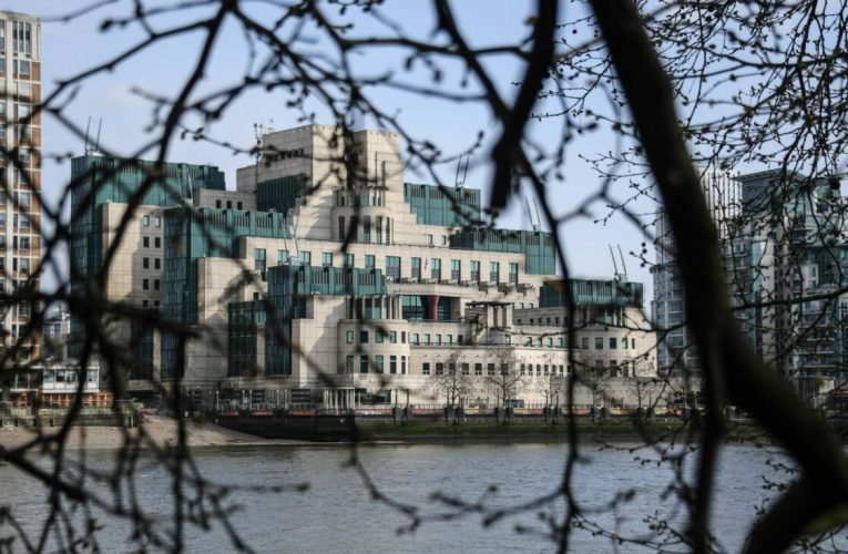 Șefii agențiilor de informații ale Rusiei și Marii Britanii au vorbit înainte de discuțiile privind activele rusești