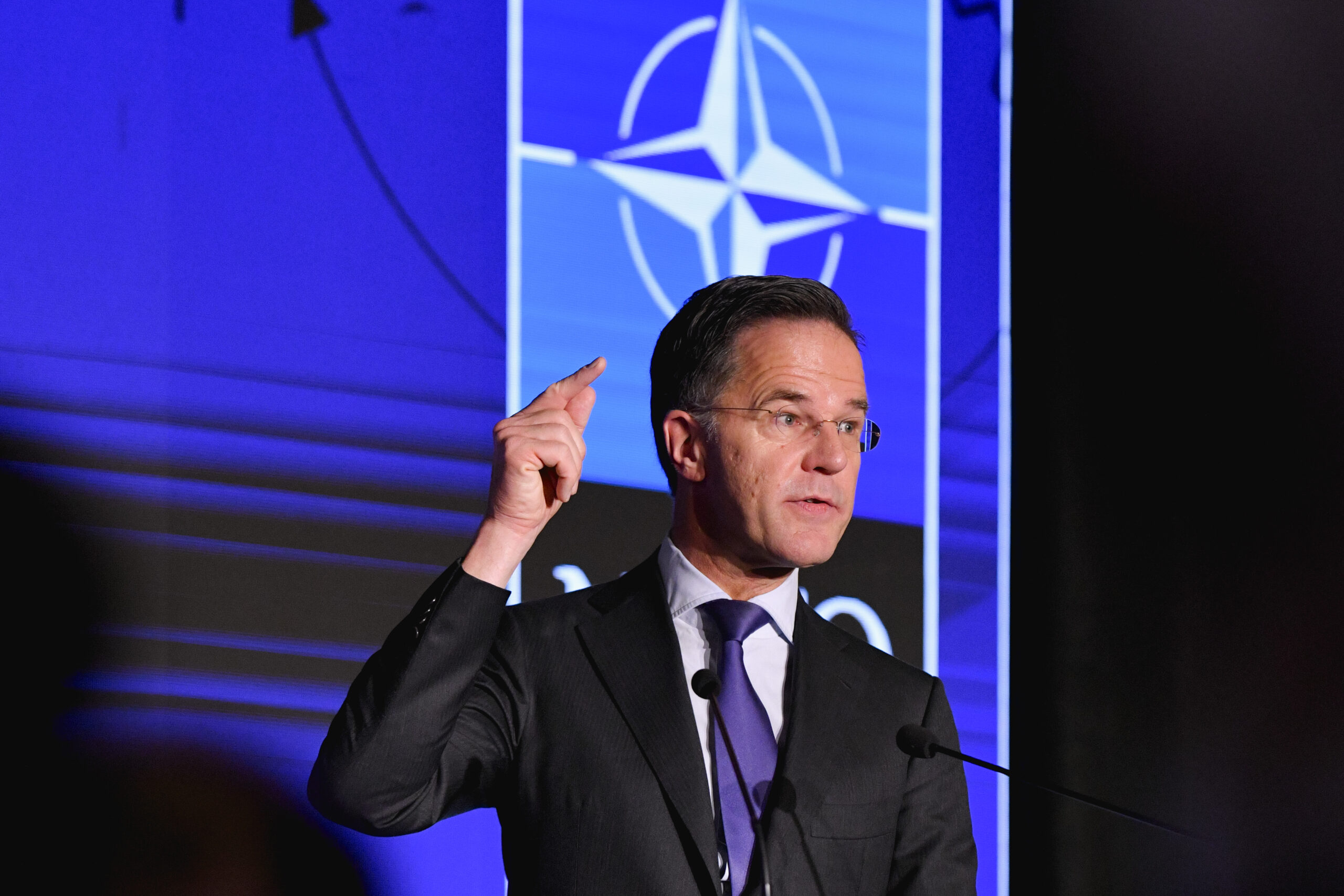 Șeful NATO afirmă că UE nu trebuie să se îndepărteze de SUA în domeniul apărării