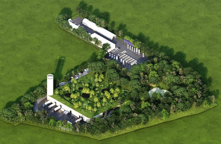 Stație de sortare semiîngropată, înconjurată de o pădure urbană, în Sectorul 6