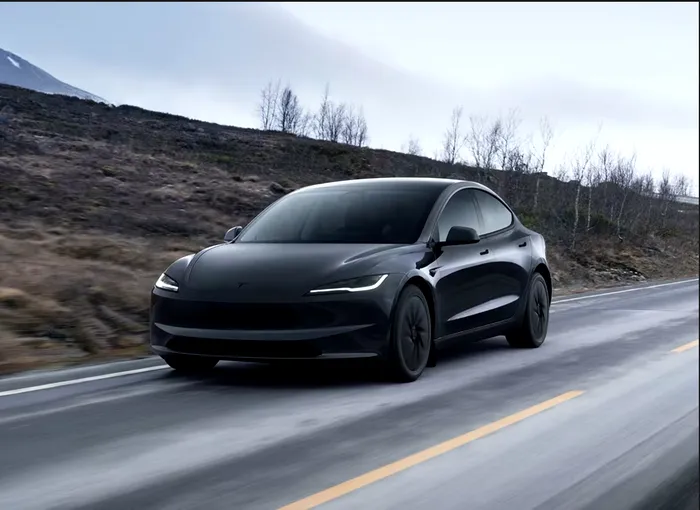 Tesla lansează o nouă mașină mai ieftină în Europa, pe fondul scăderii vânzărilor. Cât costă noul Tesla Model 3