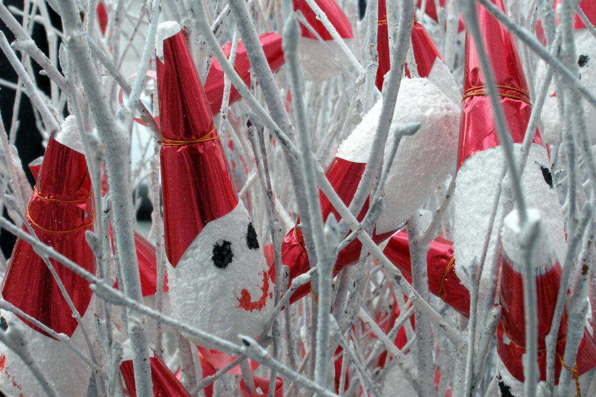 Tradiţii şi obiceiuri de Moş Nicolae, sfântul generos şi îndrăgit de copii. Care este povestea ocrotitorului săracilor