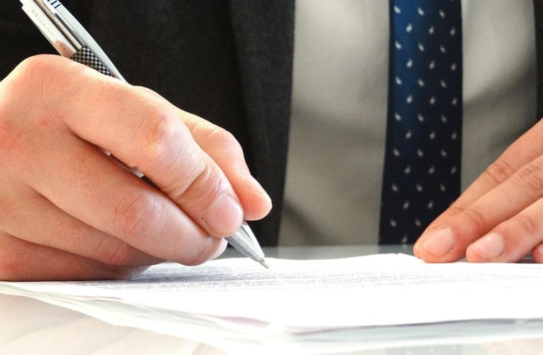 Trei avocați, suspecți, audiați de ore bune de procurori în dosarul cetățeniilor