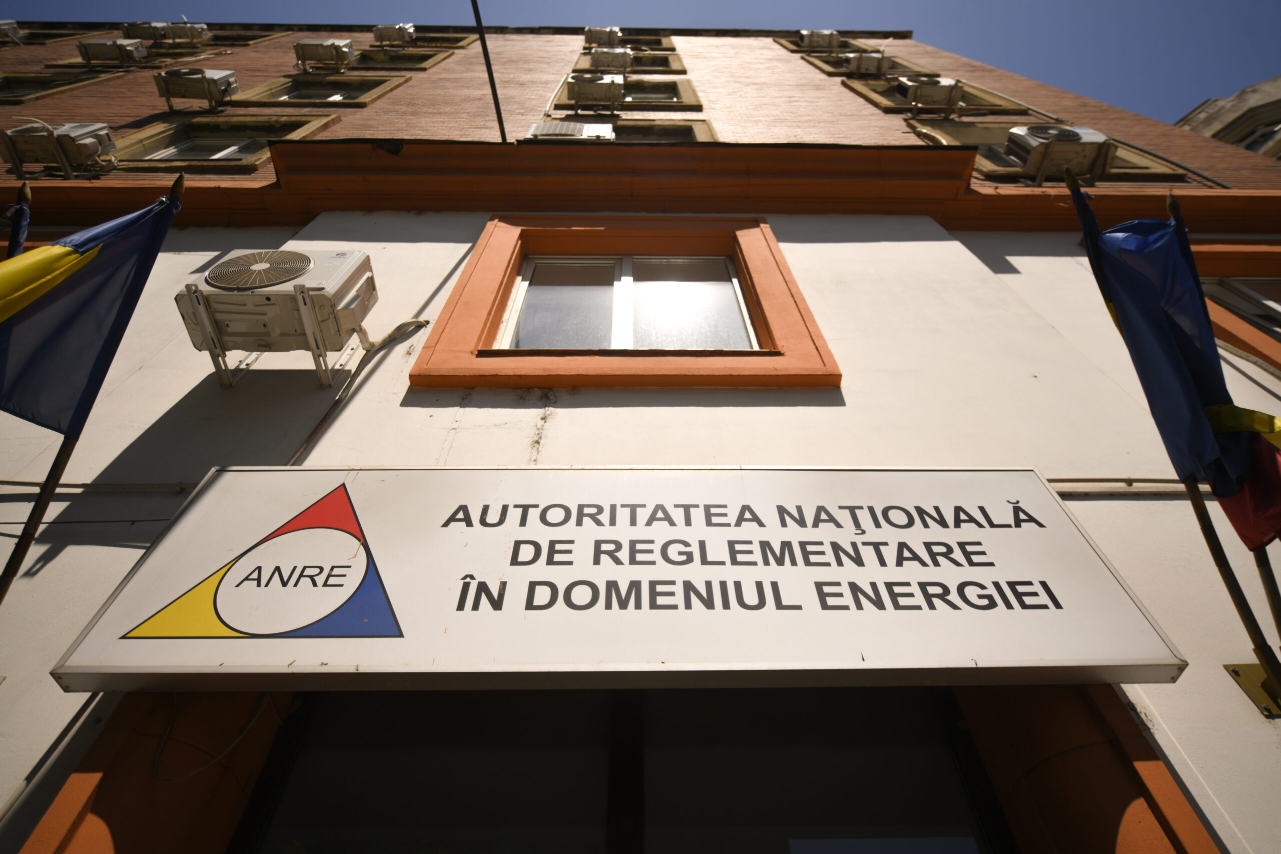 Trei producători de gaze offshore, amendați de ANRE: Au vândut la un preț mai mare decât cel plafonat