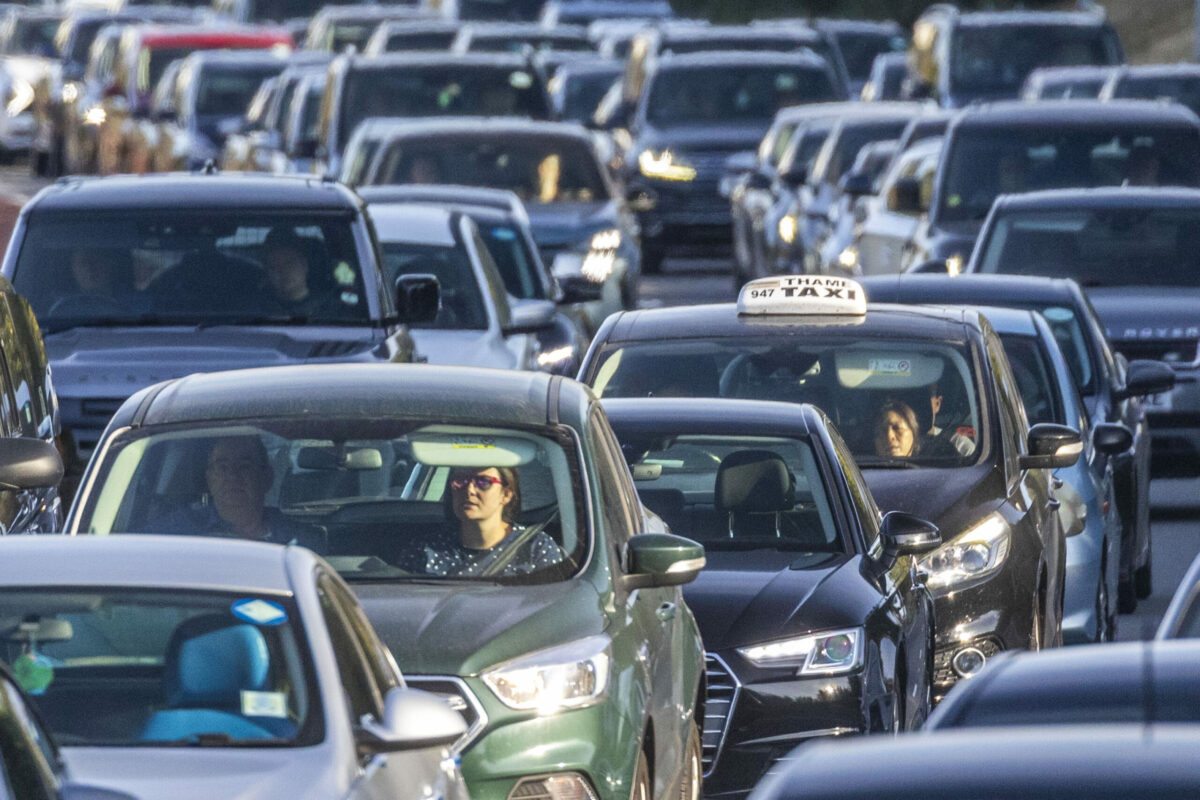 UE retrage interdicția vânzării de mașini noi pe benzină și motorină din 2035, dar eliminarea motoarelor cu combustie internă nu se încheie aici