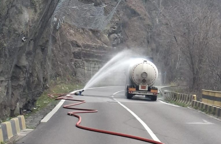 Valea Oltului rămâne închisă marți noaptea din cauza cisternei din care se scurge GPL