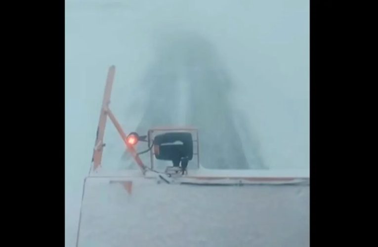 Viscol puternic. Nu se mai urcă de la Novaci la Rânca