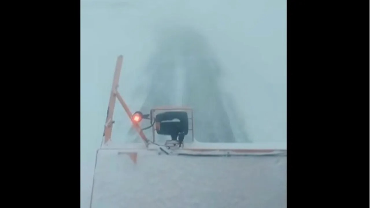 Viscol puternic. Nu se mai urcă de la Novaci la Rânca