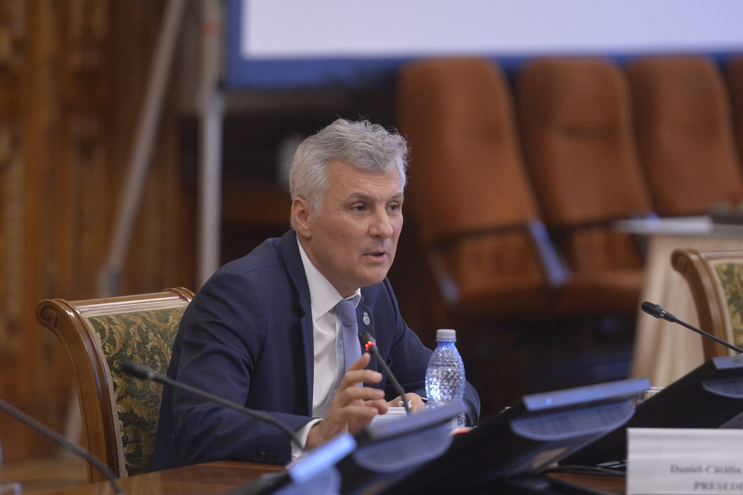 Zamfir, la dezbaterea moțiunii AUR împotriva ministrului Mediului: Diana Buzoianu este un Dorel obraznic, impertinent, care se agață de funcție și îi atacă pe cei care îi cer demisia