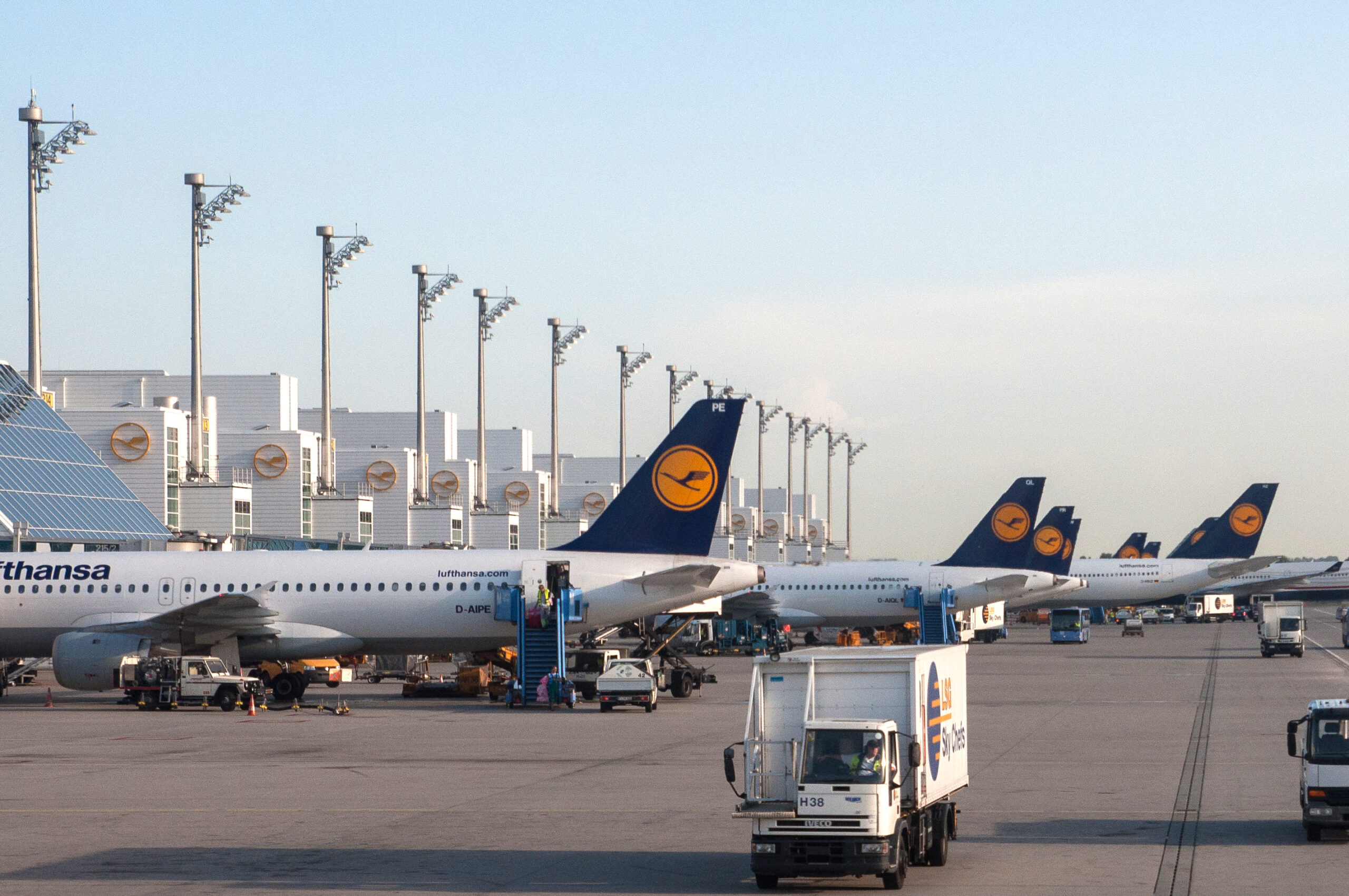 Zboruri suspendate pe aeroportul din Vilnius din cauza unui nou incident cu baloane