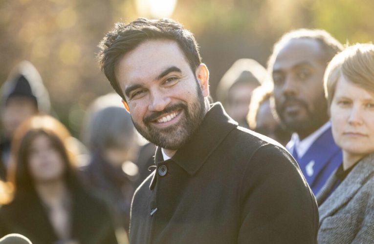 Zohran Mamdani preia mandatul de primar al New Yorkului într-o ceremonie simbolică în metrou