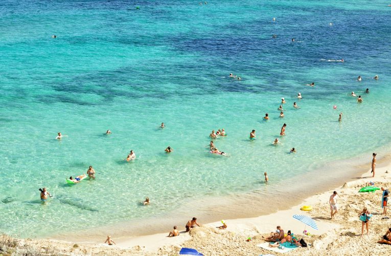 33 de plaje dintre cele mai vizitate din sudul Mediteranei ar putea dispărea în următorii ani