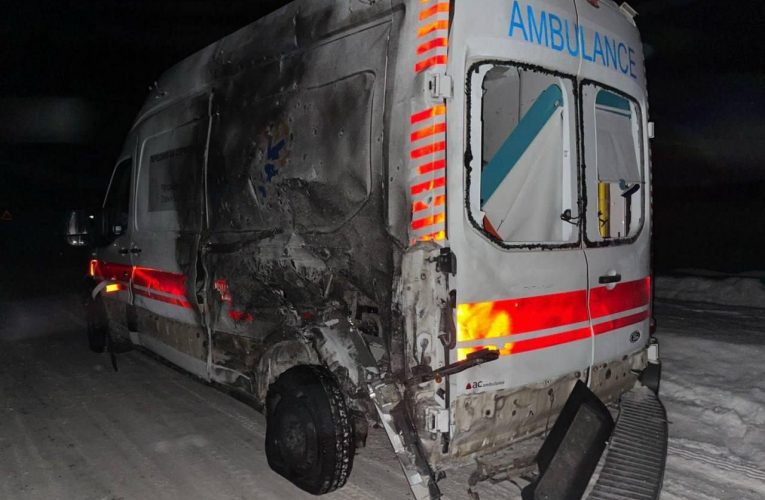 Ambulanță lovită de ruși în regiunea Cernihiv. Doi medici au fost răniți