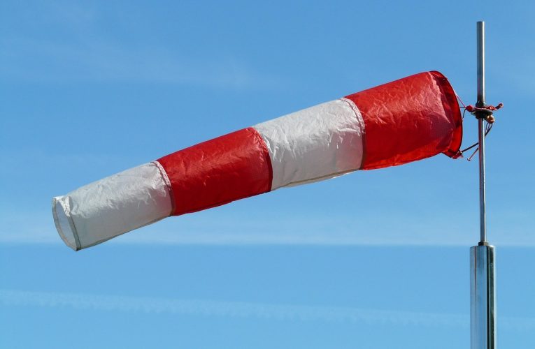 ANM a prelungit Codul roșu de vânt pentru județul Cluj