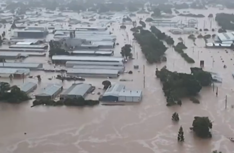 Australia: Mii de oameni au rămas fără curent după ce un ciclon tropical a lovit statul Queensland