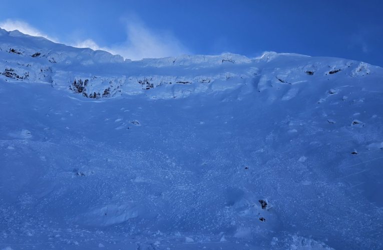 Avalanșe spontane s-au produs în Munții Făgăraș. Avertismentul salvamontiștilor