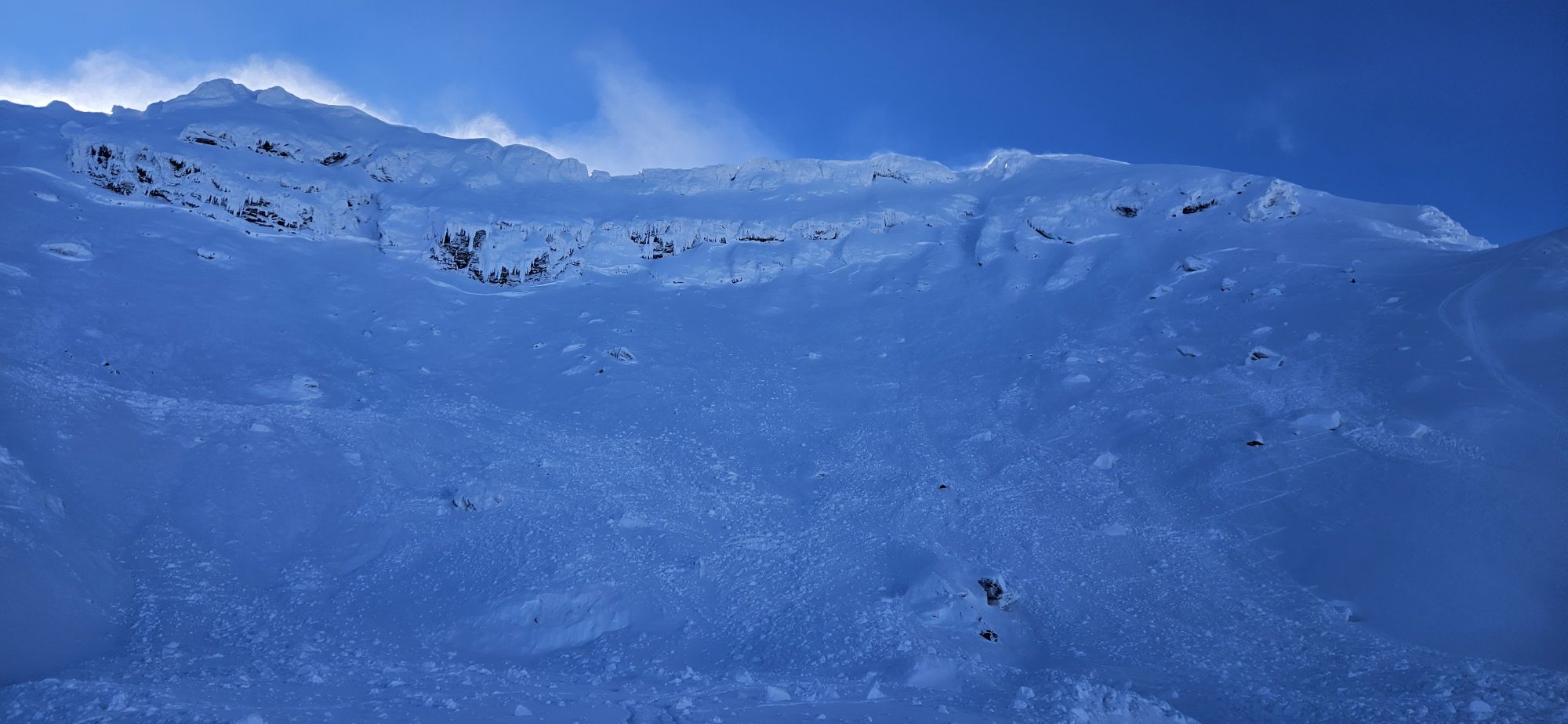 Avalanșe spontane s-au produs în Munții Făgăraș. Avertismentul salvamontiștilor
