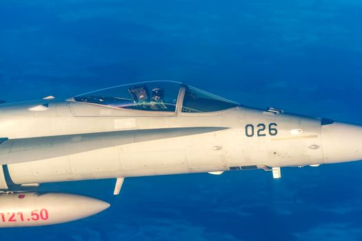 Avionul care l-a adus în țară pe Nicușor Dan a aterizat la București. Escortat deasupra Elveției de două avioane F-18