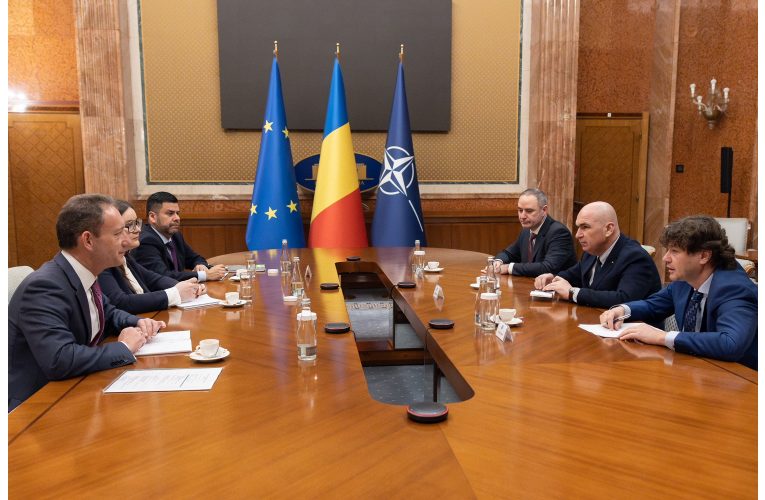 Bolojan, discuții cu agenția Fitch despre stabilitatea fiscală și controlul cheltuielilor publice