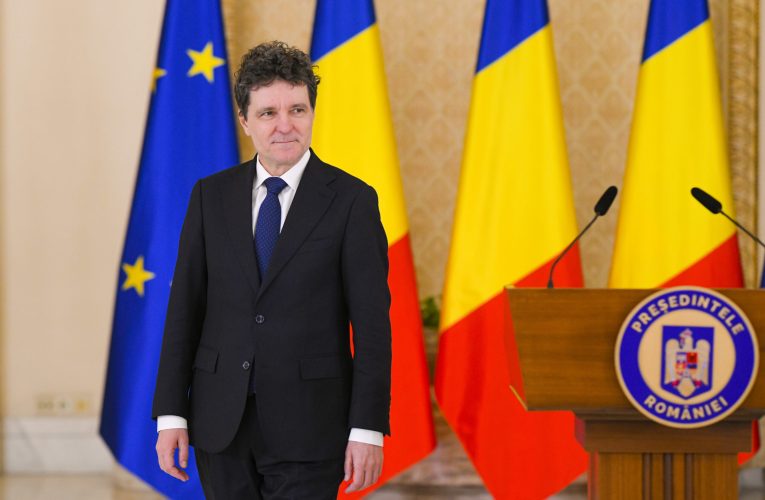 Ce cadouri a primit Nicușor Dan de când este la Palatul Cotroceni