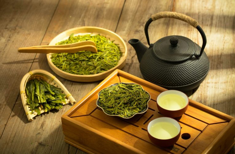 Ceaiul poate fi benefic pentru sănătate, dar efectele depind de modul în care este consumat