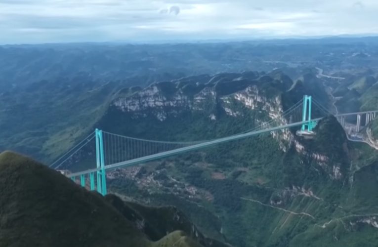 Cel mai înalt pod din lume, cu podea terifiantă, inaugurat