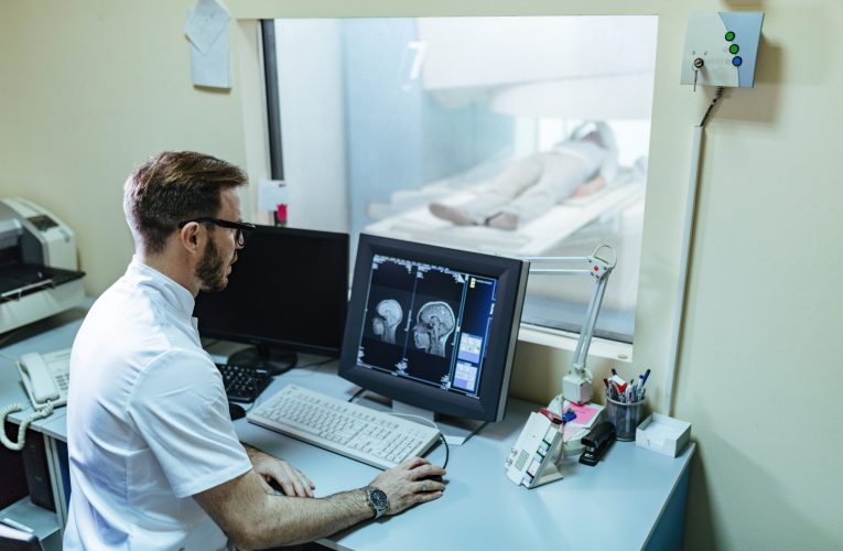 Cercetătorii au găsit „butonul” durerilor cronice. E cât un cub de zahăr în creier