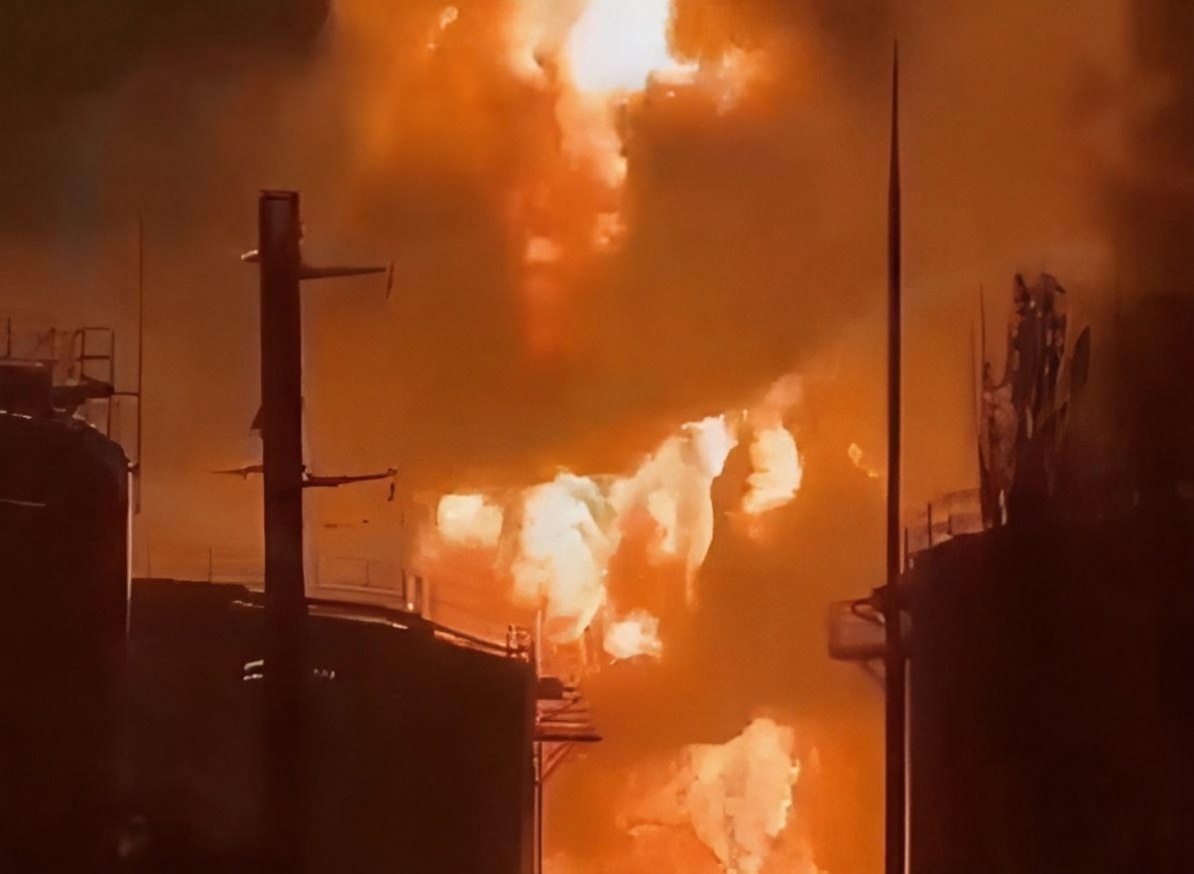 Cinci persoane dispărute după un incendiu la o fabrică alimentară din Grecia