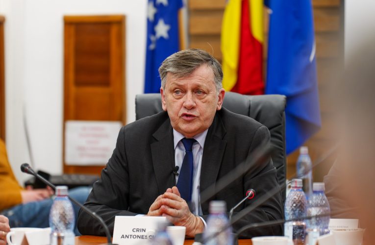 Crin Antonescu spune că Ilie Bolojan îl are drept model politic pe Traian Băsescu: „Este mult mai aproape de USR decât de PNL”