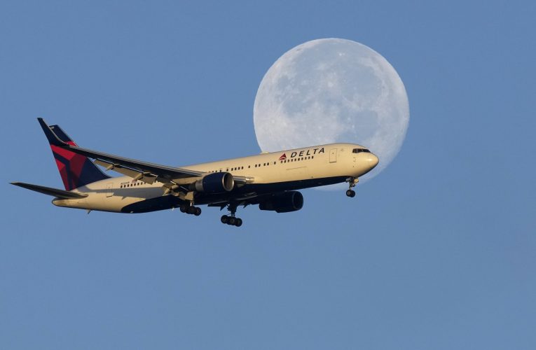 De la pahar la manșă: Cum se asigură companiile aeriene că piloții nu zboară sub influența alcoolului