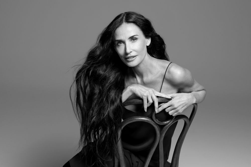 DEMI MOORE – ACTRIȚA NOMINALIZATĂ LA PREMIILE ACADEMIEI AMERICANE DE FILM, DEVINE NOUA AMBASADOARE GLOBALĂ KÉRASTASE
