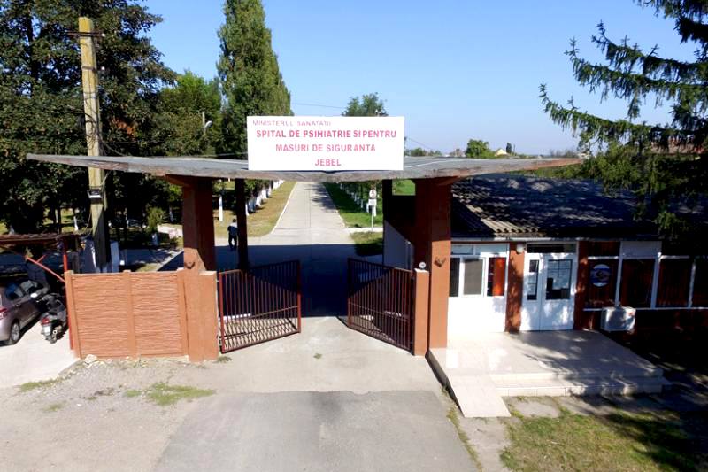 Deținut internat la Psihiatrie în județul Timiș a evadat cu mașina unui angajat