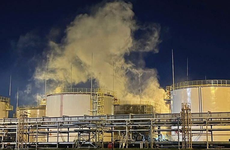 Drone ucrainene ar fi lovit o rafinărie de petrol din sudul Rusiei