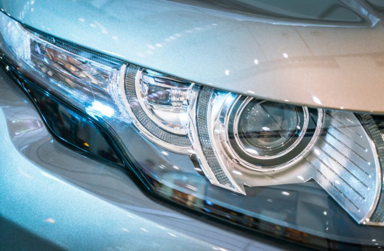 Farurile orbitoare ale mașinilor? Cercetătorii au descoperit câte accidente provoacă acestea