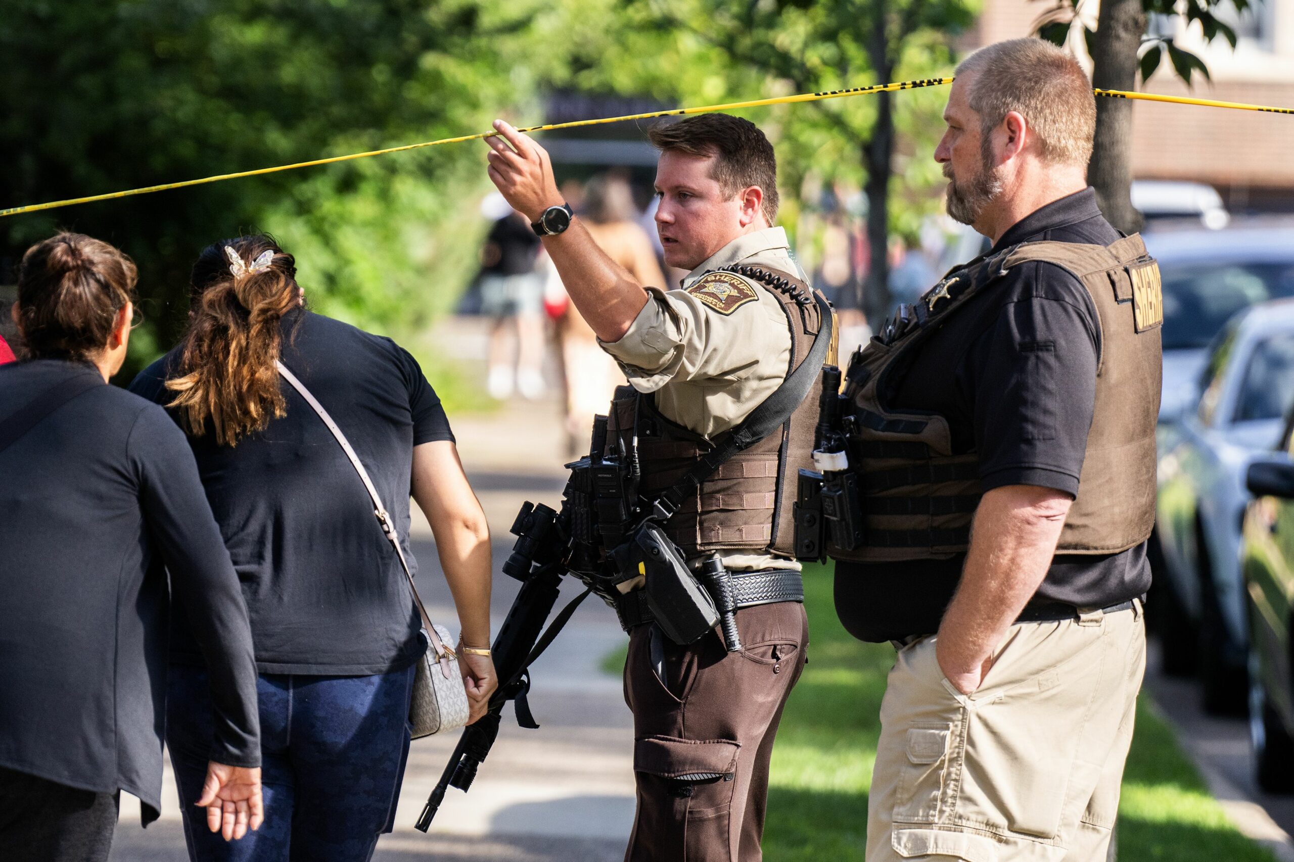 FBI-ul preia cazul uciderii unei femei de către un agent de emigrări și restricționează accesul statului Minnesota la probe