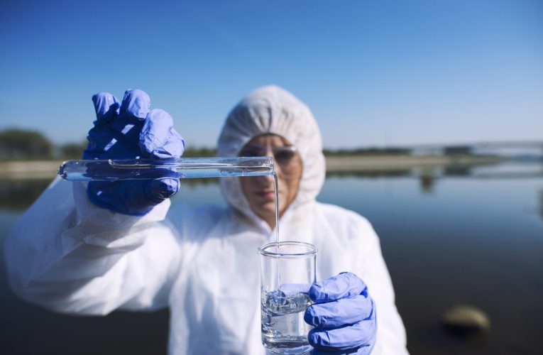 Franța interzice substanțele chimice periculoase din cosmetice și îmbrăcăminte